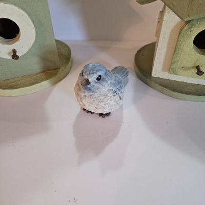 Set of 2 Painted Wooden Birdhouses + Decorative Bird Figurine – Cottage Garden Decor