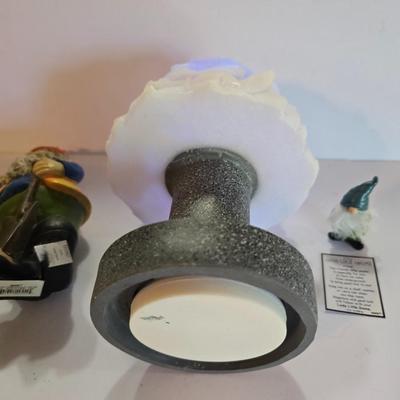 Whimsical Gnome Decor Trio – Light-Up Flower Lamp, Garden Gnome & Mini Good Luck Gnome
