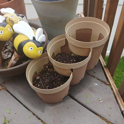 Outdoor Planter & Garden Accessory Lot – Pots, & Decor