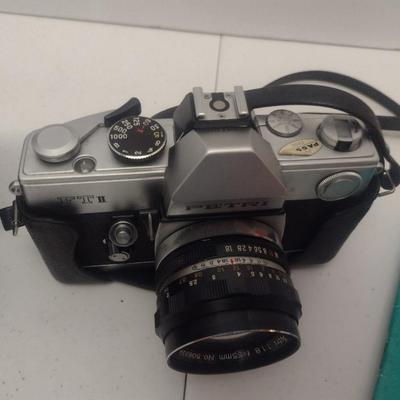 Vintage Petri FT II 35mm Camera with Case and Instruction Manual