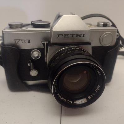 Vintage Petri FT II 35mm Camera with Case and Instruction Manual
