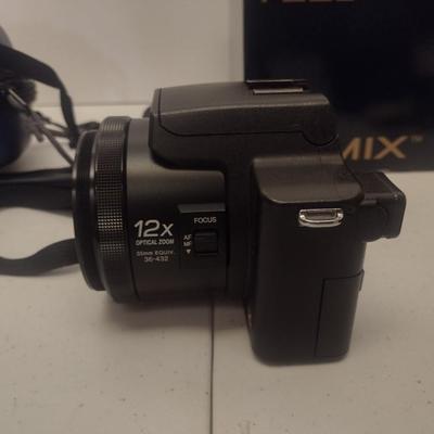Panasonic Lumix FZ20 Digital Camera with Carry Case, Cords and Original Box