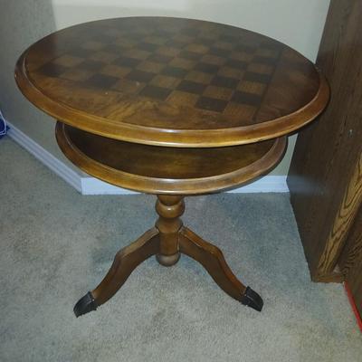 Vintage Wood Chess Table – Round Pedestal Game Table with Inlaid Board