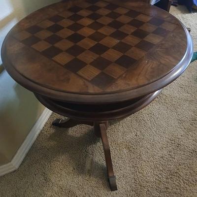 Vintage Wood Chess Table – Round Pedestal Game Table with Inlaid Board