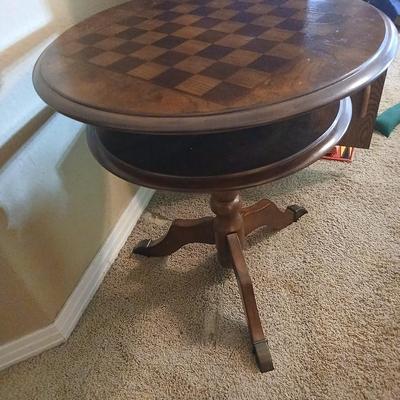 Vintage Wood Chess Table – Round Pedestal Game Table with Inlaid Board