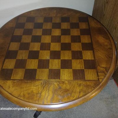 Vintage Wood Chess Table – Round Pedestal Game Table with Inlaid Board