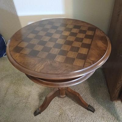 Vintage Wood Chess Table – Round Pedestal Game Table with Inlaid Board