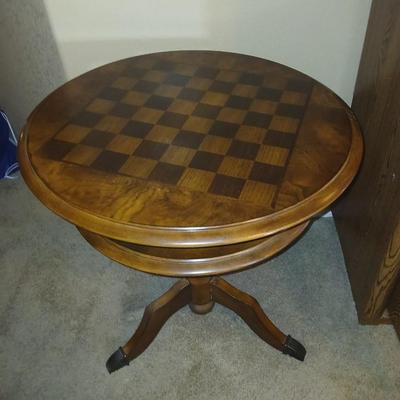 Vintage Wood Chess Table – Round Pedestal Game Table with Inlaid Board