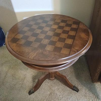 Vintage Wood Chess Table – Round Pedestal Game Table with Inlaid Board