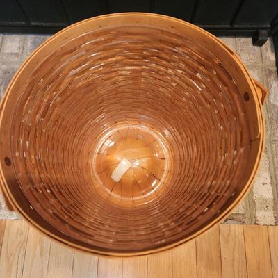 Longaberger Basket w Handle and Lid 14" tall 2001