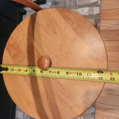 Longaberger Basket w Handle and Lid 14" tall 2001