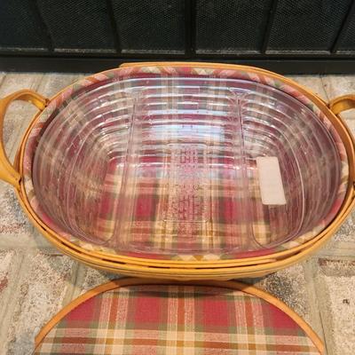 Longaberger Oval Basket w Lid, Plaid Liner , Protector