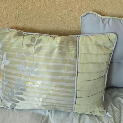 Mainstays, Down comforter Elegant Bedding Set – with matching throw pillows and sheet set Queen sized