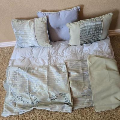 Mainstays, Down comforter Elegant Bedding Set – with matching throw pillows and sheet set Queen sized