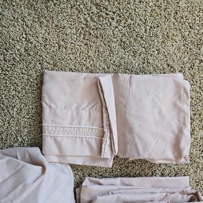 Down Comforter Set – 9 Pieces Queen sized