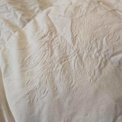 Down Comforter Set – 9 Pieces Queen sized