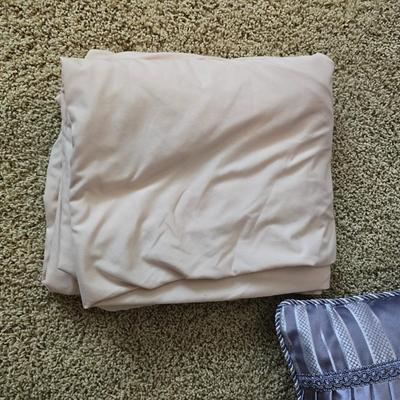 Down Comforter Set – 9 Pieces Queen sized