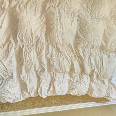 Down Comforter Set – 9 Pieces Queen sized
