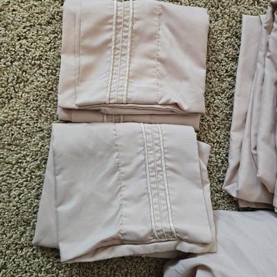 Down Comforter Set – 9 Pieces Queen sized