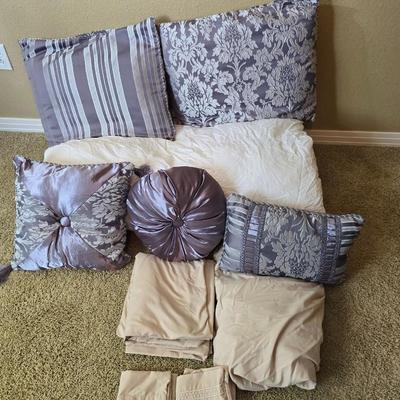 Down Comforter Set – 9 Pieces Queen sized