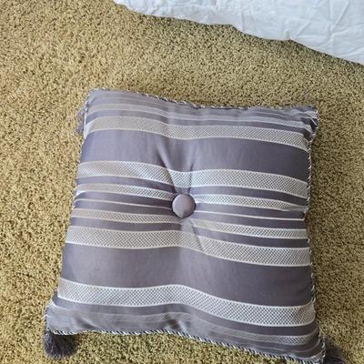 Down Comforter Set – 9 Pieces Queen sized