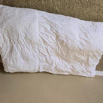 Down Comforter Set – 9 Pieces Queen sized