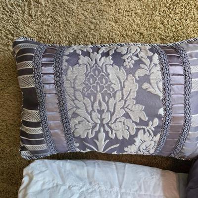 Down Comforter Set – 9 Pieces Queen sized