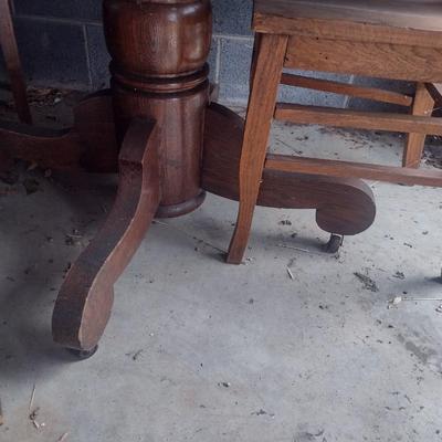 Vintage Oak Round Pedestal Table