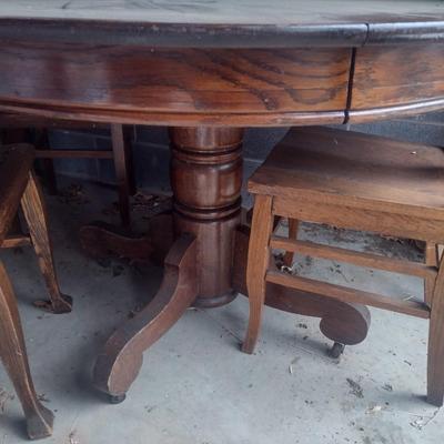 Vintage Oak Round Pedestal Table
