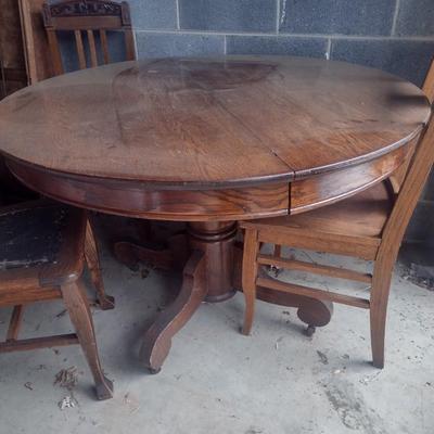Vintage Oak Round Pedestal Table