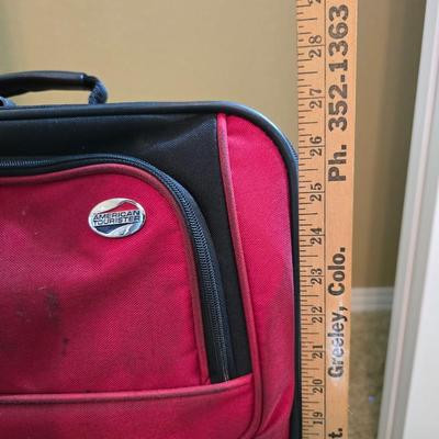 Red Travel Luggage Set – 7 Pieces + Throw Blanket