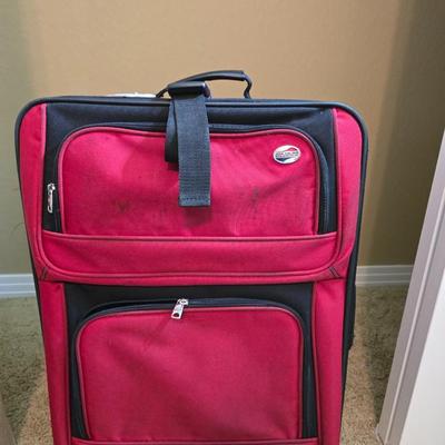 Red Travel Luggage Set – 7 Pieces + Throw Blanket