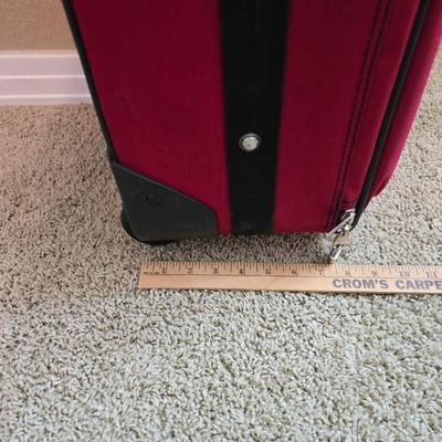 Red Travel Luggage Set – 7 Pieces + Throw Blanket