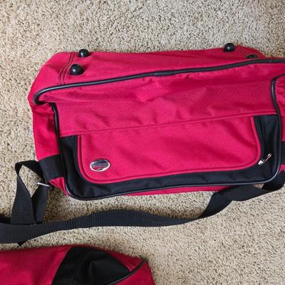 Red Travel Luggage Set – 7 Pieces + Throw Blanket