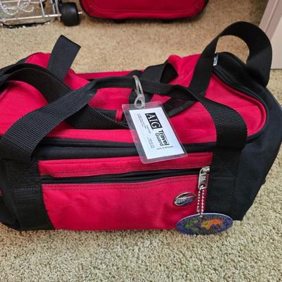 Red Travel Luggage Set – 7 Pieces + Throw Blanket