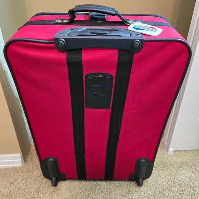 Red Travel Luggage Set – 7 Pieces + Throw Blanket