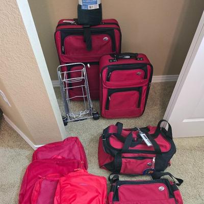 Red Travel Luggage Set – 7 Pieces + Throw Blanket