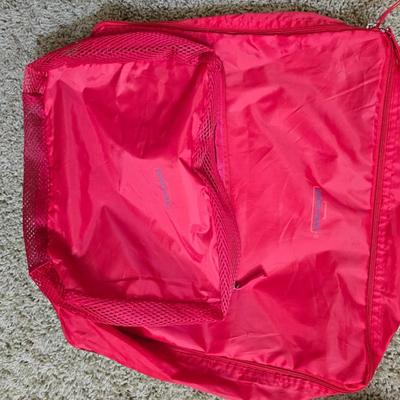 Red Travel Luggage Set – 7 Pieces + Throw Blanket