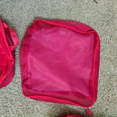 Red Travel Luggage Set – 7 Pieces + Throw Blanket