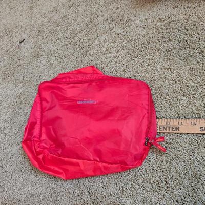 Red Travel Luggage Set – 7 Pieces + Throw Blanket
