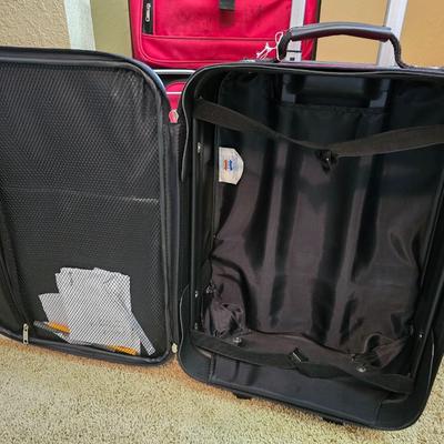 Red Travel Luggage Set – 7 Pieces + Throw Blanket