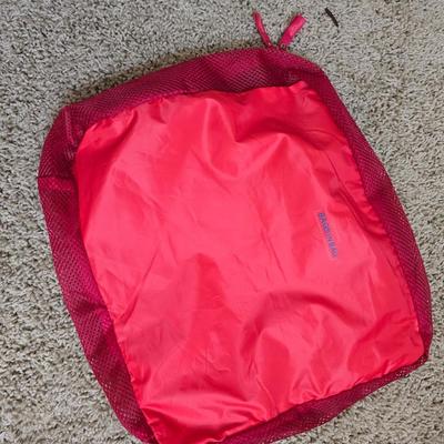 Red Travel Luggage Set – 7 Pieces + Throw Blanket