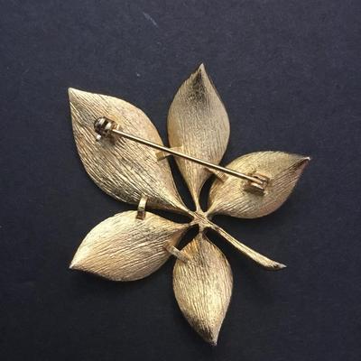 Vintage goldtone leaf brooch