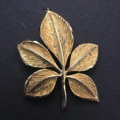 Vintage goldtone leaf brooch