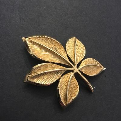Vintage goldtone leaf brooch