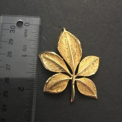 Vintage goldtone leaf brooch