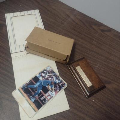 Armstrong Pro George Brett Porcelain Baseball Card 1985 with Wood Base