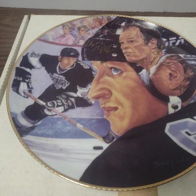 Gartlan Wayne Gretzky Commemorative Collector's Plate Most Goals in NHL Beats Gordie Howe #1718 with Box