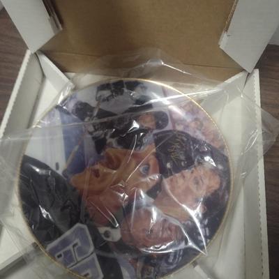 Gartlan Wayne Gretzky Commemorative Collector's Plate Most Goals in NHL Beats Gordie Howe #1718 with Box