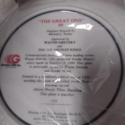 Gartlan Wayne Gretzky Commemorative Collector's Plate Most Goals in NHL Beats Gordie Howe #1718 with Box